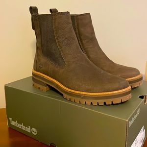 Timberland - Courmayeur Valley Chelsea Dark Brown Nubuck - Women’s Size 10.